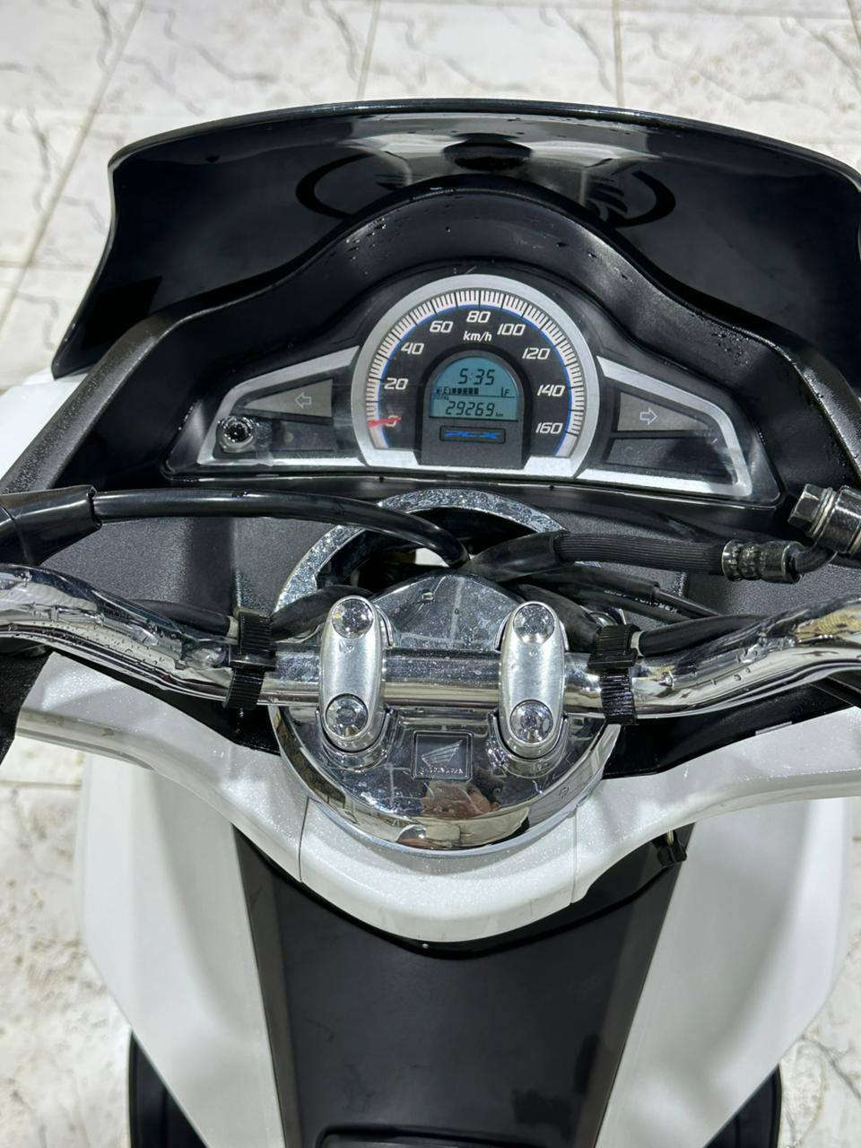 دراجة pcx جيل ثاني 

دراجه مكفولة كفالة عامه مكفولة حت من شخط 

دراجه طالعه من كلشي وكلاشي صارله 3 اشهر 

الرقم : ***********
