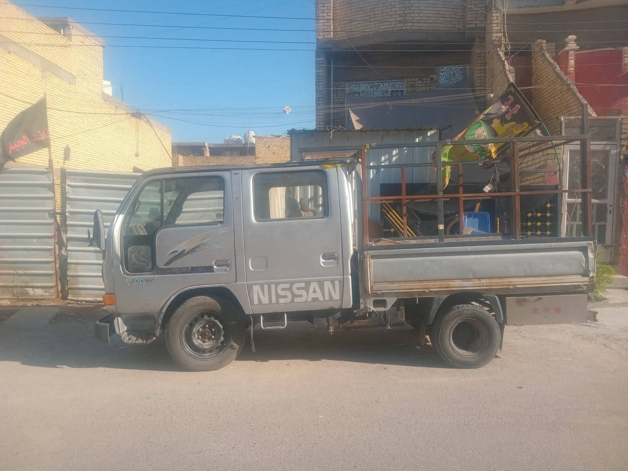 سلام عليكم نيسان بيكم حمل للبيع رقم بصره انكليزي مكاني بغداد مكينه وكير كيا 2700 السعر 33 وبيه مجال للاتصال***********
