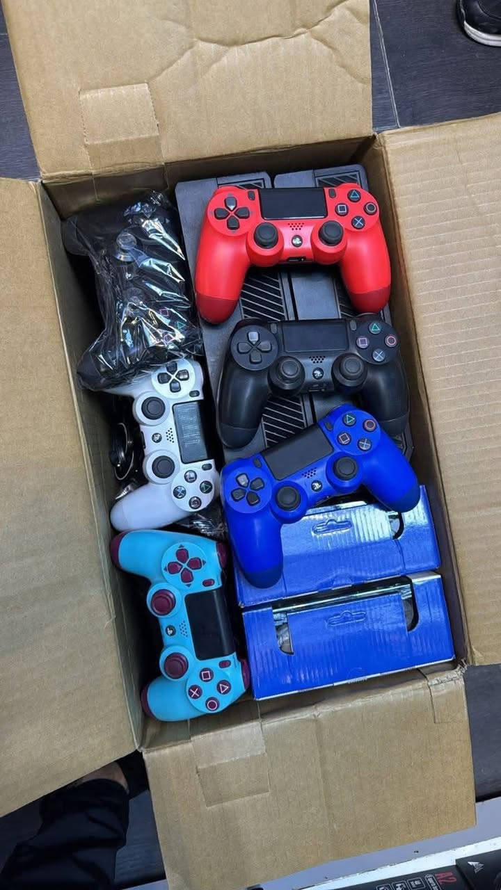 مكتب الليث شو ✅
للإلكترونيات وكاميرات المراقبه وألعاب الكيمنك ...

يدة بلي فور باله أصلي 
🎮 جويستك PS4 باله PlayStation 4  🎮
بألوان مختلفه ومميزه اكثر من رائعة وبجودة عالية ..
بطارية🔋تدوم لوقت طويل
بأسعار مناسبه جدا 🔥
#العنوان جلولاء . شارع البريد قرب الجامع الكبير  ...
مجاور شركة رافينا للسفر والسياحه والحج والعمره ✈️
يوجد خدمة توصيل 🚖🚖🚖
الباب البيت 🏠 #بقيمة 5الاف دينار

للطلب والاستفسار يرجى مراسلة الصفحة 
او الاتصال العادي 📞 او الواتس
 #بالرقم *********** ✅

متمنين لكم أجمل الاوقات
