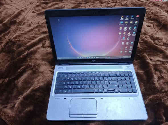 السلام عليكم ورحمة الله وبركاته 
. 
🔸لابتوب للبيع استعمال قليل جداً 
▪️HP ProBook 650 G2
▪️لابتوب سريع وقوي ويفيد للدراسة ويفيد للتصميم   
والمونتاج والتصفح وسلسل

🔸 نظافــــــــة 90٪

🔸 ويجي وي اللابتوب
▪️ماوس ضوئي 
▪️ارضية الماوس
▪️مكبرات صوت 
▪️شاحنة اللابتوب الاصلية

🔸ومنصب بلبرامج
▪️ادوبي فوتوشوب اصدار 23 _ للتصميم 
▪️ادوبي بريمر بــرو اصدار 23 _ للمونتاج
▪️ ادوبي الألستريتور اصدار 23 _ لعمل اللوكو 

🔸 وكل هذااا بسعر 250 الف دينار 

🔸 العنوان
▪️ذي قار _ سوق الشيوخ 

🔸 التواصل عبر الواتساب او عبر الصفحة
▪️*********** هذا الرقم موجود بيه واتساب
