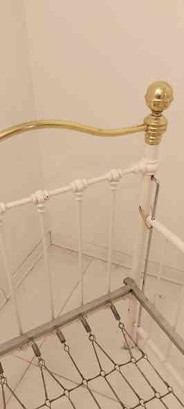 #سرير طفل #كليكوت طفل #كاروك طفل
#أنتيكة قديم #تحفيات #نوادر 
#أيطالي المنشأ
الأبعاد 120*60 (عمر شهر إلى سبعة سنة)
#نحاس حديد ثقيل صبغ سيارات حراري
القطعة نادرة و ثمينة و بحالة ممتازة شرط الفحص أنتهزوا الفرصة *********** يوجد واتساب.
