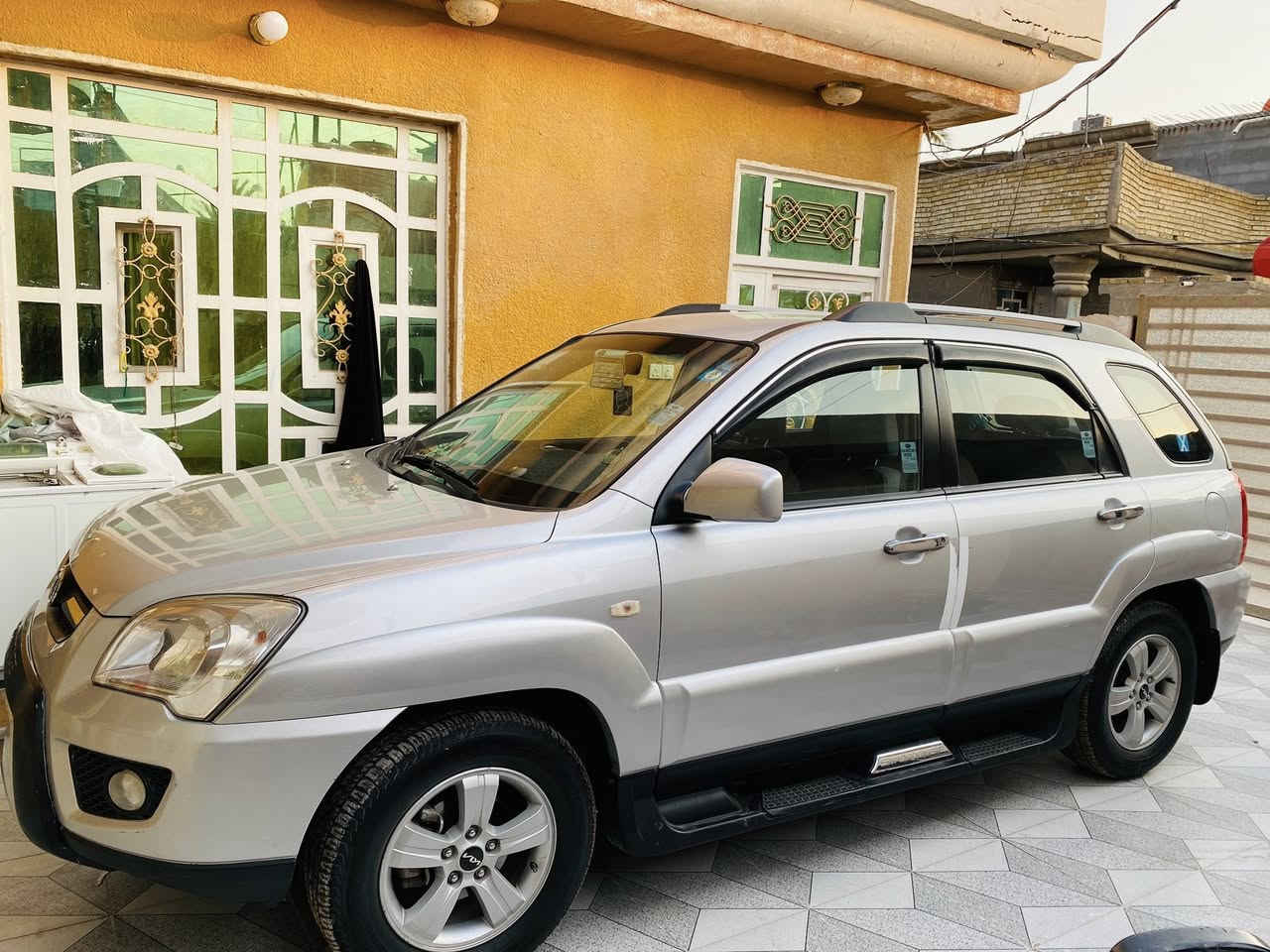 سبورتج 2008 للبيع  
سياره مكينه 2000 

كير مكينه حداديه تخم تايرات 
تخم دوشمه  كهربائيات باتري 
حساسات خلفيه 
اربع دسك
كشنات تدفئه 
زجاج السايق auto
رقم انكليزي بغداد 
السياره مال جناي بأسمي تحويل مباشر 
مكاني بابل جبله ***********
بيها بارد فقط كد اصبعين موضح بالسونار
