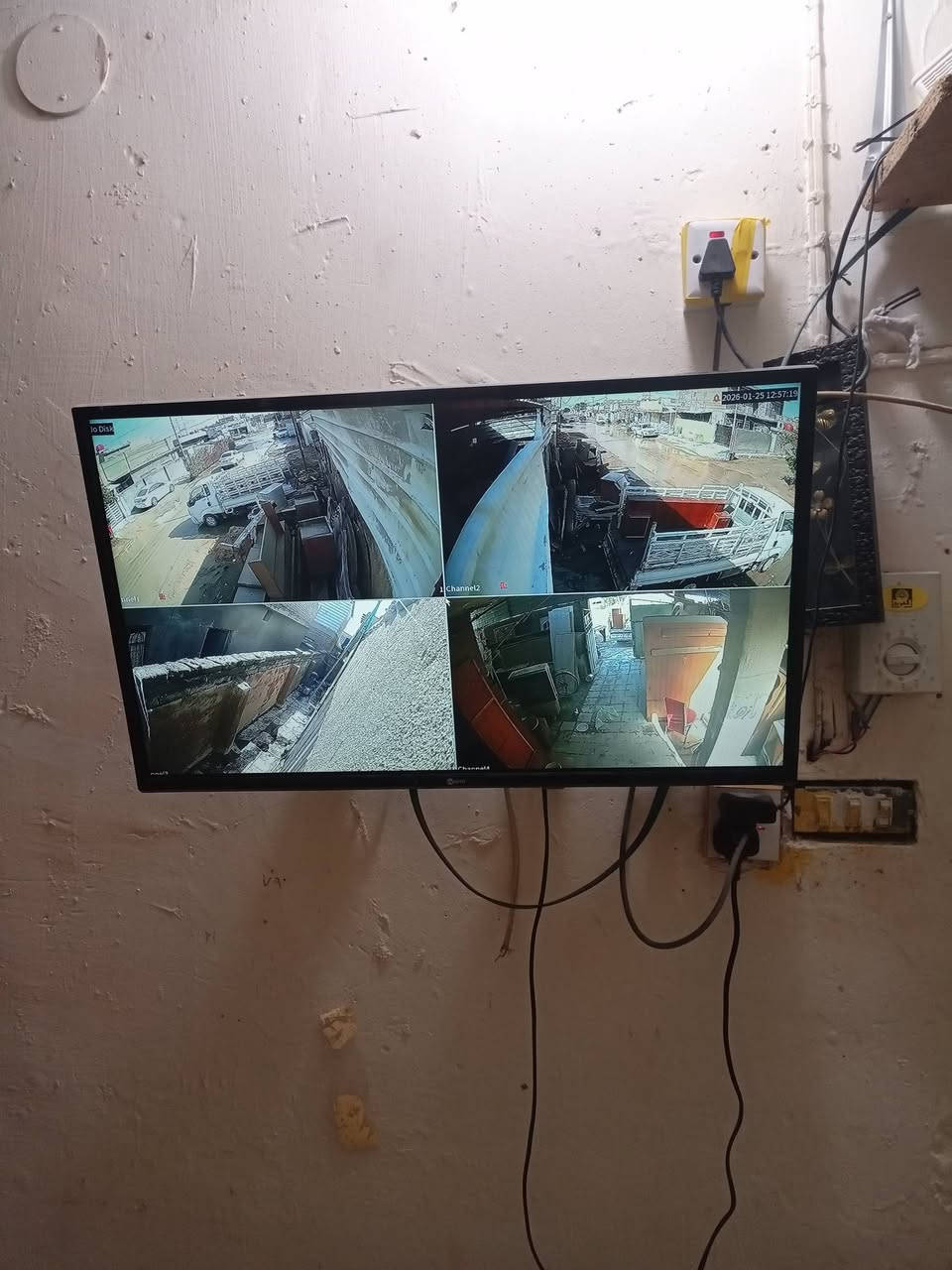 منضومه كامرات  كامله 4كامرات 
ام الفلاش  
مع الكيبلات وليوب بي اس
ستخدام شهرين فقط 
دقه وضوح  ع فحص 
السعر 200الف  
 حتا الكر اتين موجوده 
 بدون شاشه 

العنوان  حلة ناحية ابو غرق   
***********
