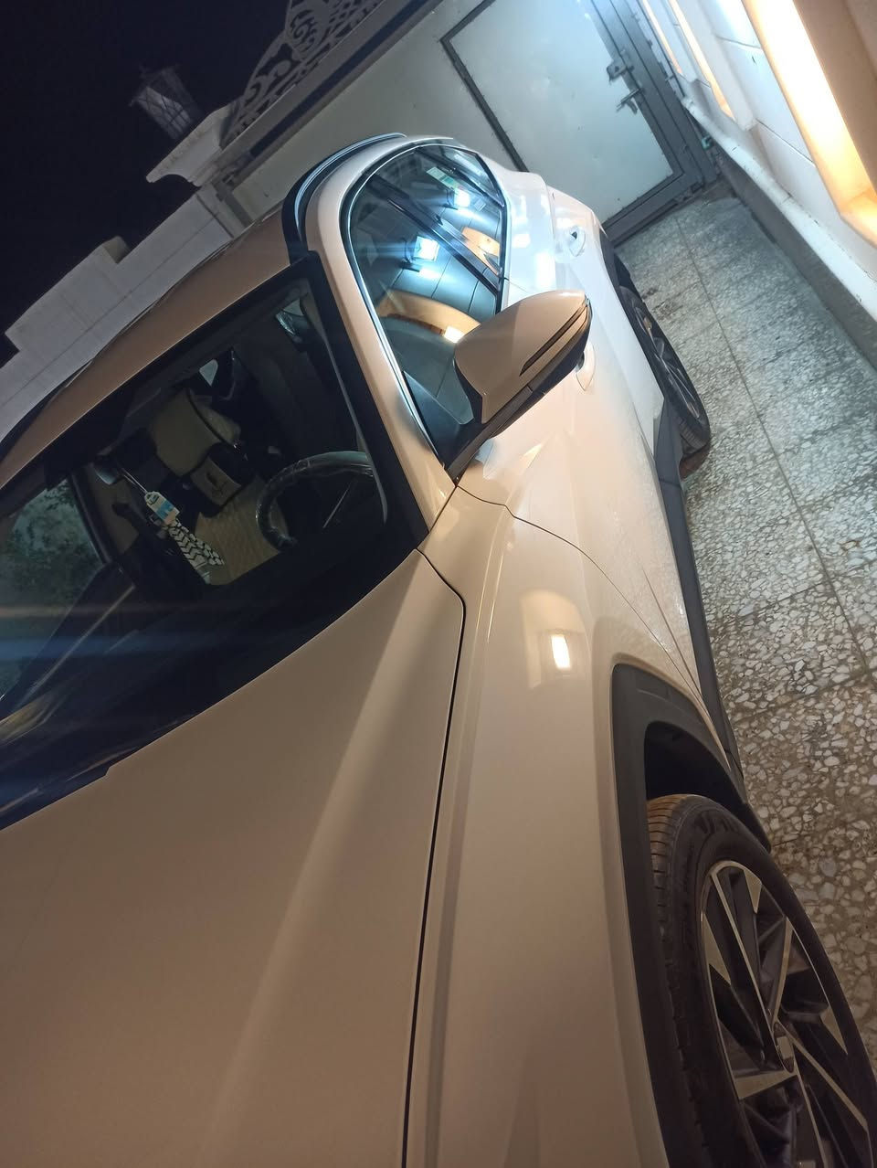 سلام عليكم
توسان للبيع موديل 24
ماشيه 20 الف سياره مواصفاته معروفه 
السيارة بيدي مطلعه وبسمي رقم بغداد 
سياره بيه بارده كد شبر بالباب الخلف سايق 
وبيه رصعه بالجاملغ خلفي عكس السايق 
مكاني كربلاء 
كنطره السلام 
السعر 228  وبيه مجال
***********
