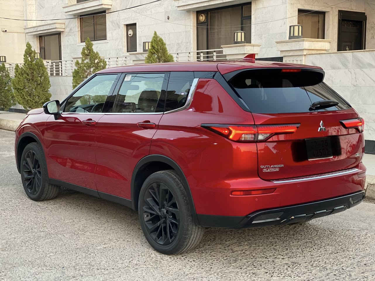 SE  Black Edition   ميتسوبيشي اوتلاندر
فول مواصفات ماعدا فتحه 
الموديل : 2023 
ماشيه : 40,500 mi
المحرك : 4 سلندر 2500 

ضرر : باب خلف سكن صبغ فقط 
باب سكن تعديل ع كد شبر اقل 
بدون ايرباك 
بدون دواخل 

————————————
مواصفات : SE Black Edition

فول ماعدا فتحه
4*4 دبل اكسل
5 انظمه قياده  
بصمة + ابواب + صندوك
شاشة جبيرة + ابل كار بلي
  5 كامرة 360 درجه
رادار امامي + خلفي + جانبي
نظام تحديد مسار + تتبع
نظام قيادة اليه
صندوك شفط كهرباء
دشبول ديجتال متغير
نظام توقف ذاتي
كشنات جلد + كهرباء + تدفئة
مرايات شفط
 ————————————
مكان السيارة📍 اربيل 

السعر : 212 ورقه وبيها مجال قليل

سياره مرقمه اربيل سنويه جديده وسياره جاهزه 

بيع او مراوس مع ارقام شمالي فقط 

للاتصال او استفسار على 
***********
