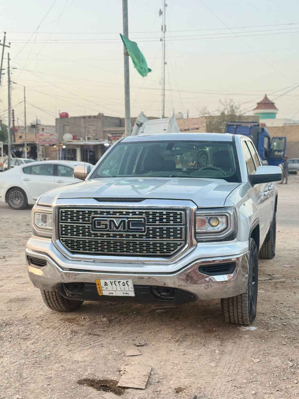 جمسي سيرا  موديل 2108
مكينه 5.3/ V8
  بيه صبغ قطع ضربه بالبدي بدون لاشاصي ولا لغود حداديه نضيفه دواخل نضيفه وجديده متعوب عليه دهن درجه اولى مكينه وكير كفاله سنويه ساقطه صارله شكم شهر  ماشيه 118 ميل 
عليه غرامات اعتقد ٢٠٠ الف ينزلن من السعر 
معروضه ١٦٥ ورقه وبيه مجال
مكان الديوانيه 
***********

