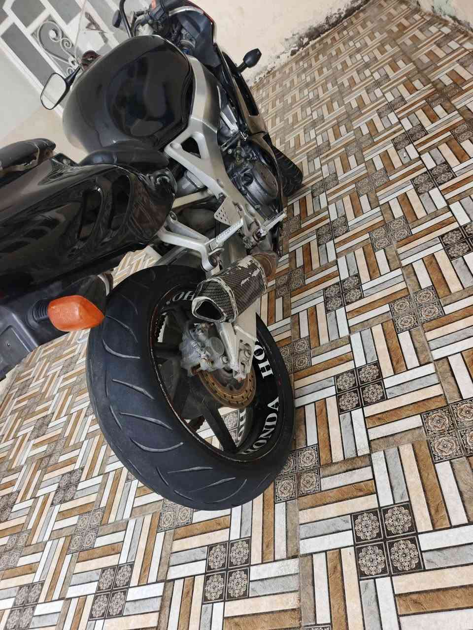 السلام عليكم. RR 919 لبيع
مفتوح مكينة بس كفالة وضمان من صوت او اي شي
شلعة معدل. كير مكينة انطيك ظمان. تراي وين معيجبك جيب وياك اي فيتر اي خلل او عيب تاخذة بلاش 🌹
اوراقه موجود.   سعره 16 بي مجال لشراي اذا موشراي وتكسر بحلال العالم  اذكر الله واعبر المنشور ❤️
عنواني ديالى/ بلدروز. رقمي ***********
