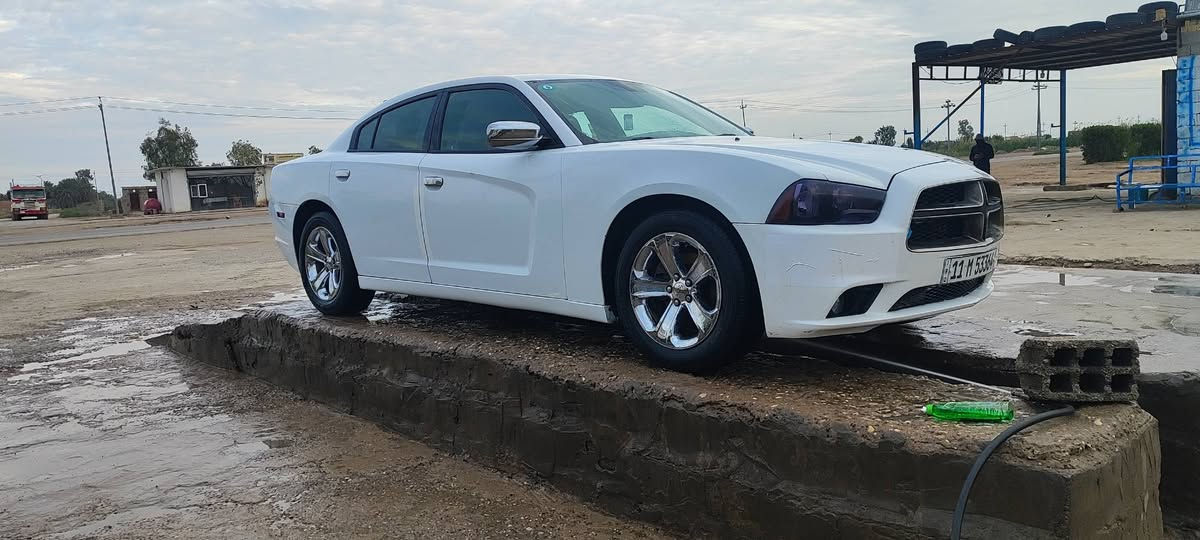 السلام عليكم
دوج جارجر 14 وارد كندي رقم بغداد باسمي
السيارة بدون تبديل، بيها طخه الجاملغ الخلفي وبنيد مصبوغ بدون معجون شرط 
السيارة جاهزة من كلشي
حدايدية، تبريد، كير، ومحرك بحالة جديدة جداً

السعر: ١٦٥ وبيها مجال قليل 
📞 ***********
📍 العنوان: الكوت – قضاء الحي
