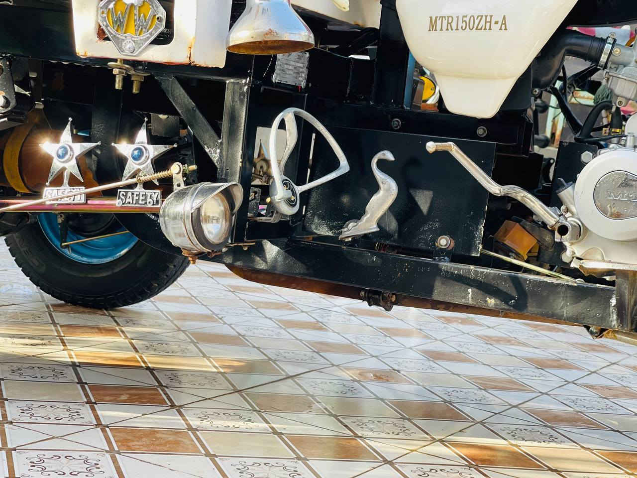 سلام عليكم ستوته  مديل١٧ وراق اصولي لون وردي بس لجماليه بيضه شراي يخابر او يجي خاص رجاء رجاء لا ضل بس تعامل ***********
