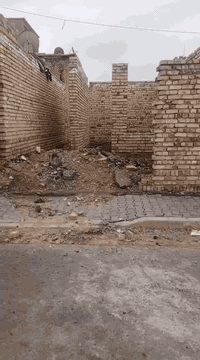 سلام عليكم هيكل 100متر طابوملك
صرف بسمي عنوان بغداد الحسينيه مال راشديه 
مصقط قرب عمارة مصري سعر 30 مليون
***********
