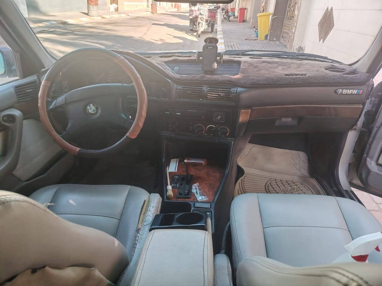 BMW 525 مسكر
موديل 1992 

بجم عريض

تبريد ثلج 

تخم تاير 

رقم صلاح الدين دولي تحويل ثاني يوم

المكان سامراء 

التفاصيل اتصل 

***********

