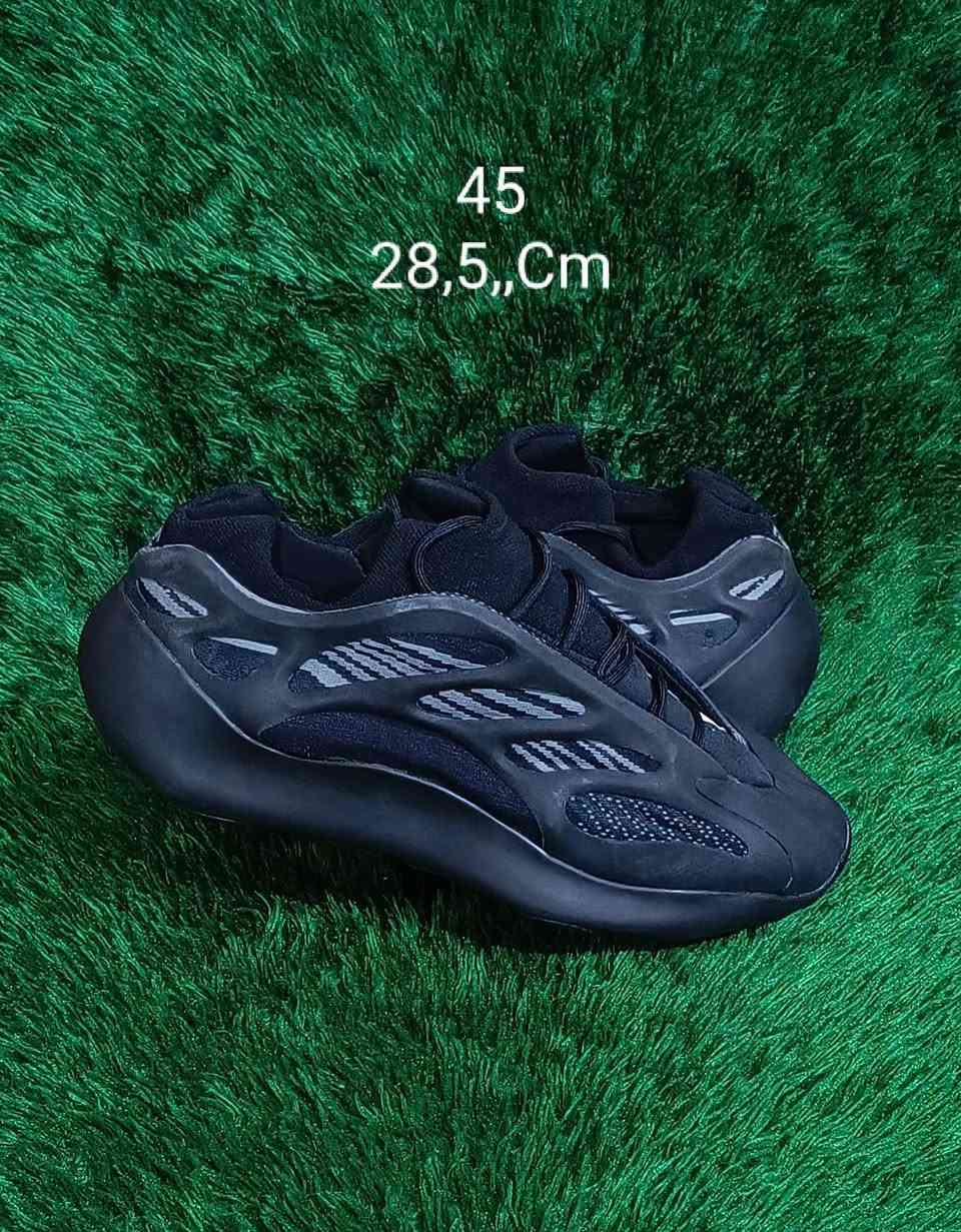 👟باله اوربي اورجنال درجه اولى 💯 
ماركات عالميه مستخدم قليل 
قياسات مختلفه 
لمعرفة الاسعار راسل الحساب 📱 
***********💐
يوجد توصيل جميع المحافظات 🚛
