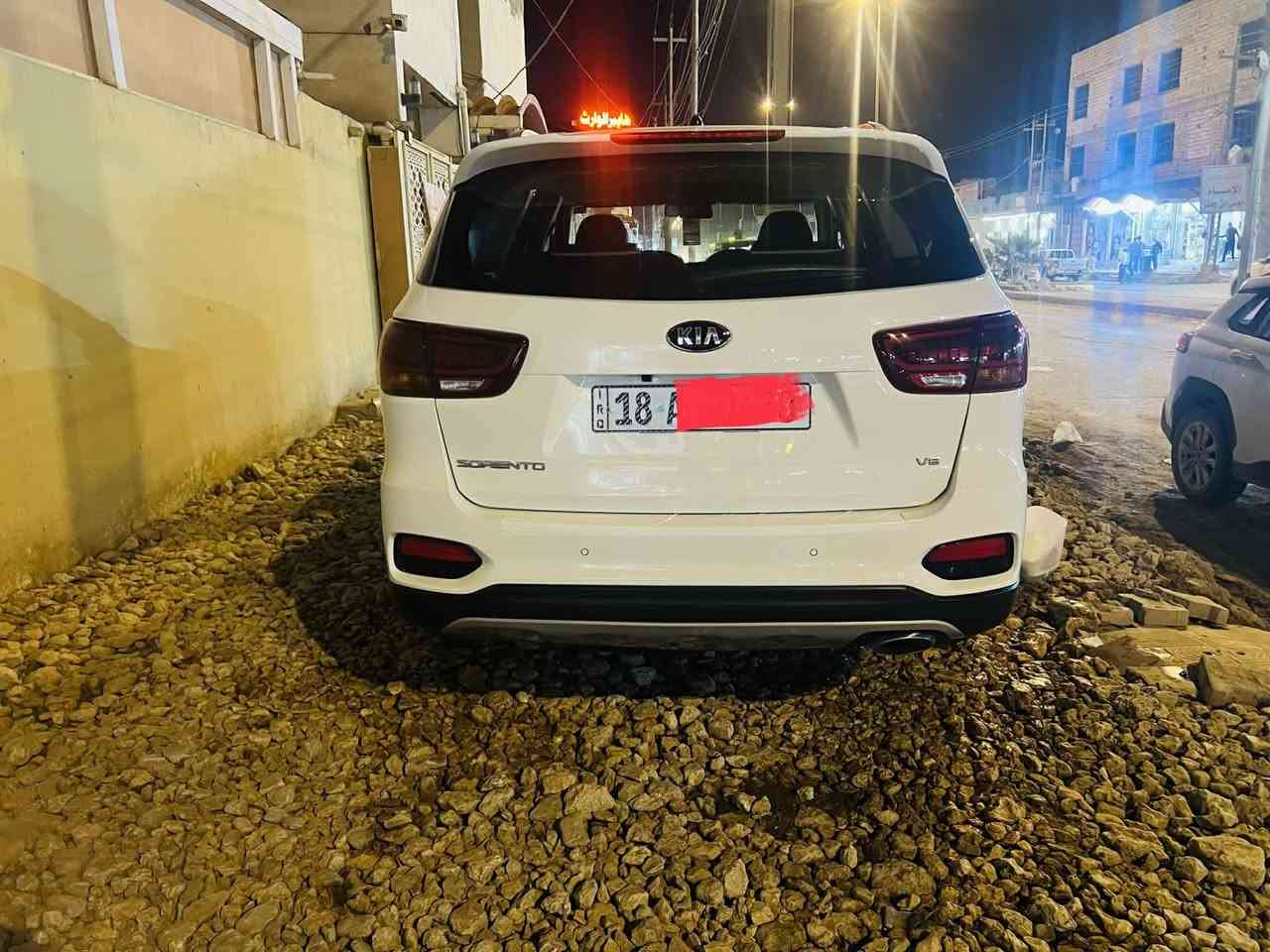 السلام عليكم 
كيا سورنتو وارد خليجي
رقم بابل  باسمي دولي
موديل 19 شكل ال 20 
ماشيه ٩٢ حقيقي شرط 
كفاله عامه ضربه تبديل شرط حتى الدعاميات 
حساس خلفي امامي
 سبعه راكب 
محرك سته سلندر كفاله 
كير 8نمر كفاله
تحكمات جهتين 
جي بي اس انفيكيشن 
شاحن وايرلس 
ترحيب عند الاقتراب 
ميري شفط كهرباء 
جنطه شفط
كشنات جلد اصلي كهرباء 
بصمتين بصمه تشغيل بصمه ابواب 
تخم تاير ويل كب19
بردات اصلي ثلاث عدسات 
دبل شباك نيكل 
العنوان ديوانيه مركز 
السعر 258 مجال كلش بسيط 
بيع ومراوس حسب القناعه 
***********
