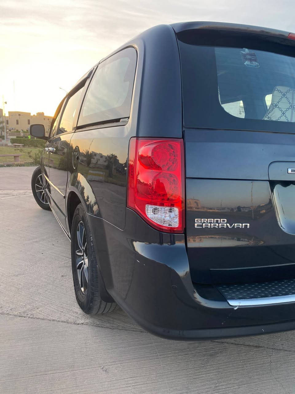 دوج كرفان موديل 2014 SXT رقم بغداد الجديد ماشية 130 الف كيلو
محرك 3.6 vvt 
مواصفات السيارة
الابواب والجنطة كهرباء
كشنات بلع
تشغيل عن بعد
3 قطع تبريد
شاشات عدد 3 
كاميرا خلفية
الحادث موجود بالصور فقط تبديل قبق الجنطة والسونار موجود
السعر 155 وبيها مجال مكاني صلاح الدين قضاء الدجيل 
للإستفسار الاتصال على الرقم ***********
