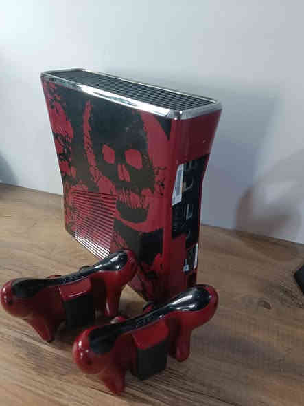 للبيع اكس بوكس باندل احمر ويا كارتون ويدات ثنين باندل جهاز جديد لوك ومتروس العاب وممصلح ابد سعرى 130 وبي مجال *********** كركوك
