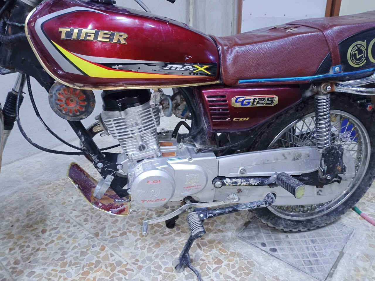 السلام عليكم
تايكر 2020 للبيع 
محرك ما مفتوح شرط 
ابيعو ع حالو 
السعر 400 وبي مجال 
مكاني موصل الايسر 
للتواصل ع رقم 
***********
***********
