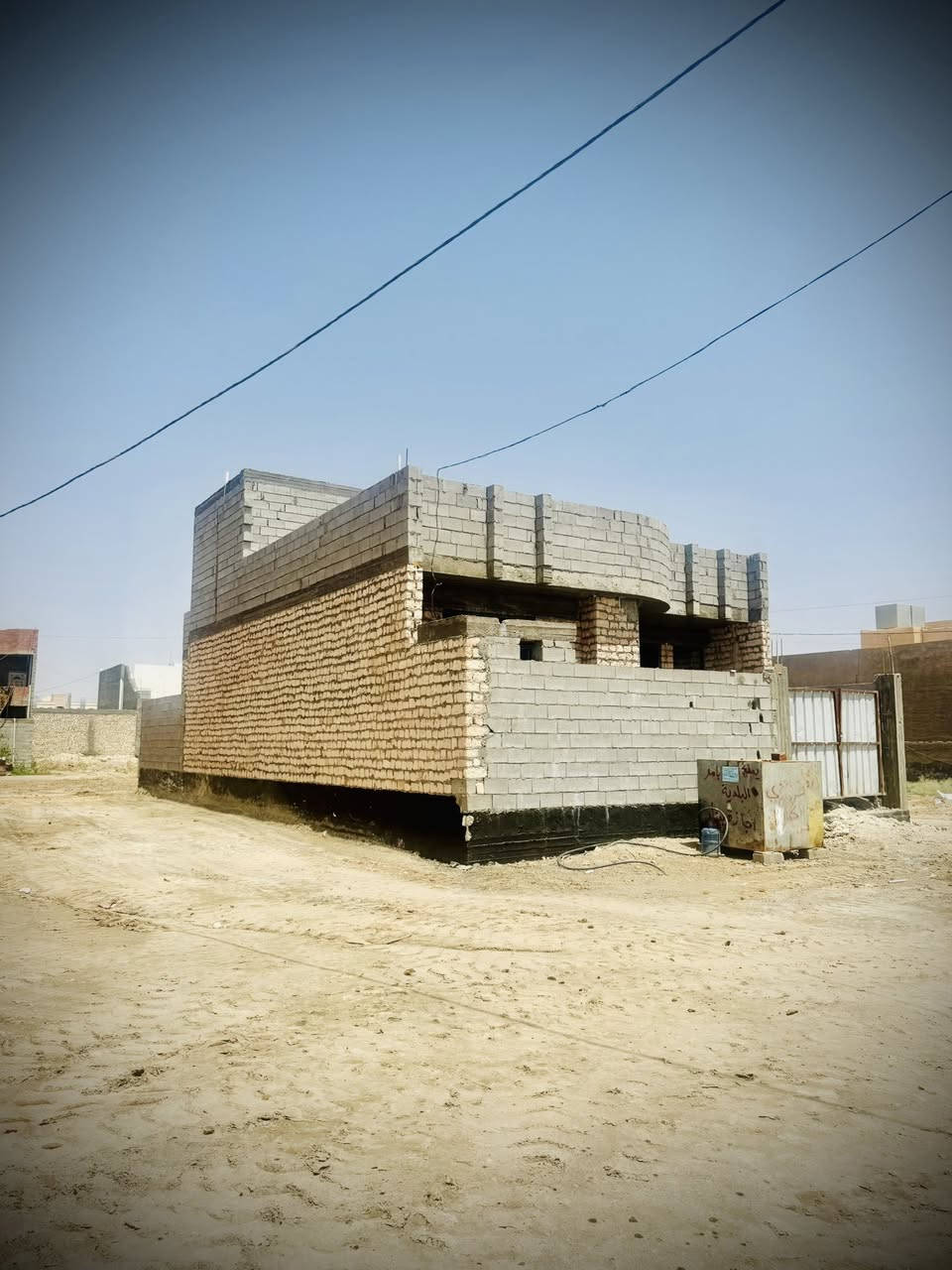 هيكل طابق واحد مسلح في ال6 كيلو
مقابل المدرسة الصينية طابو صرف
المساحة/ 200 متر
الشارع/ 15 متر مقابل المدرسة
يحتوي على/
كلدور واستقبال وصاله وغرفتين نوم
ومطبخ ومجمع صحيات داخل وخارج
ومناور عدد 2 وصاله في الطابق الثاني
* البناء حجر وسمنت سنة 2026
* ارتفاع السقف 3.5 متر
* تأسيس سبالت وكاميرات
السعر/ 75 مليون وبيه مجال
للاستفسار 
رقم هاتف *********** (واتساب) على نفس رقم
