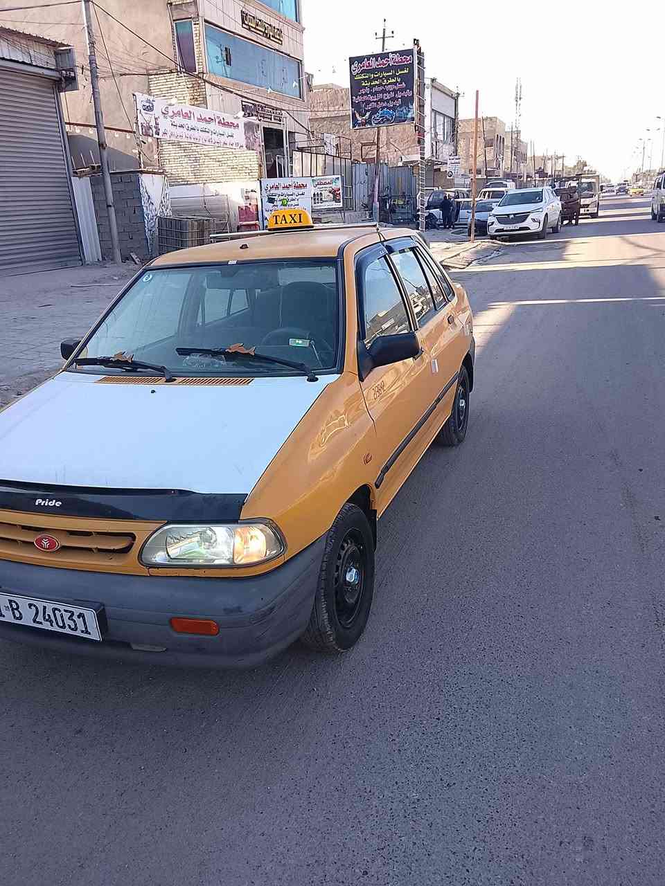 سلام عليكم ورحمه الله وبركاته سايبه للبيع موديل 11 رقم بغداد مصفره هيهة وغرامات  مكينه كير شواصي مكفولات كهربائيات كلها شغاله سنتر لوك سياره حلوه وخير من الله لا ضربه ولا صبغ بلاديه السياره جاهزه مناقصه شي تخم تاير جديد هاي تفاصيل السياره فدوه لعيونك بس الشراي يتصل السعر 29 وبيه شي قليل الاتصال *********** المكان بغداد المعالف تقاطع الربيعي
