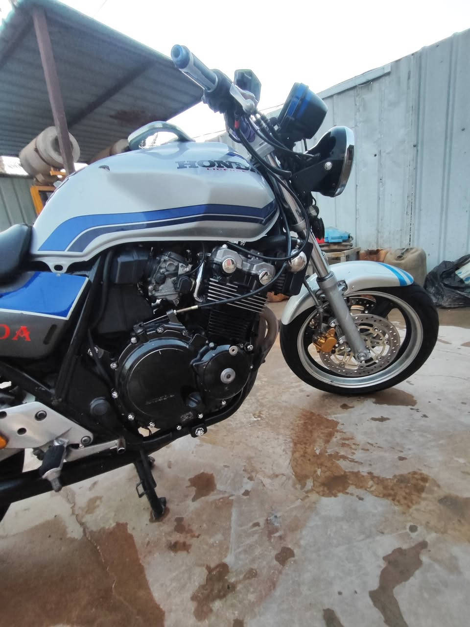 سلام عليكم

سيبي فور جيل ثاني 8 ولف مكينه شرط شلعه ومعدل خير من الله دراجه اوراق سكنر اكاتبك سرقه وعشائري كهربائيات كله شغاله ما عده الاشاير يرادلهن تبديل وزنجيل شوي تعبان ادامه كامله كابريترات بلكات مستعجل كلش عله البيع لا تكلي احذف المنشور ومدري شنو مستعجل عله البيع  سعر مليون و 550 وبيه مجال بسيط رقم الهاتف *********** واتساب او اتصال
