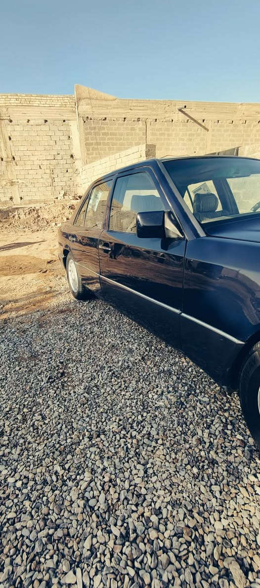 مارسدس دب موديل  90رقم ديالى  بسمي قواعد دبل سليمه محرك 2500 
السعر 60 
 العنوان بغداد  
رقم الهاتف ‏‪***********‬‏
