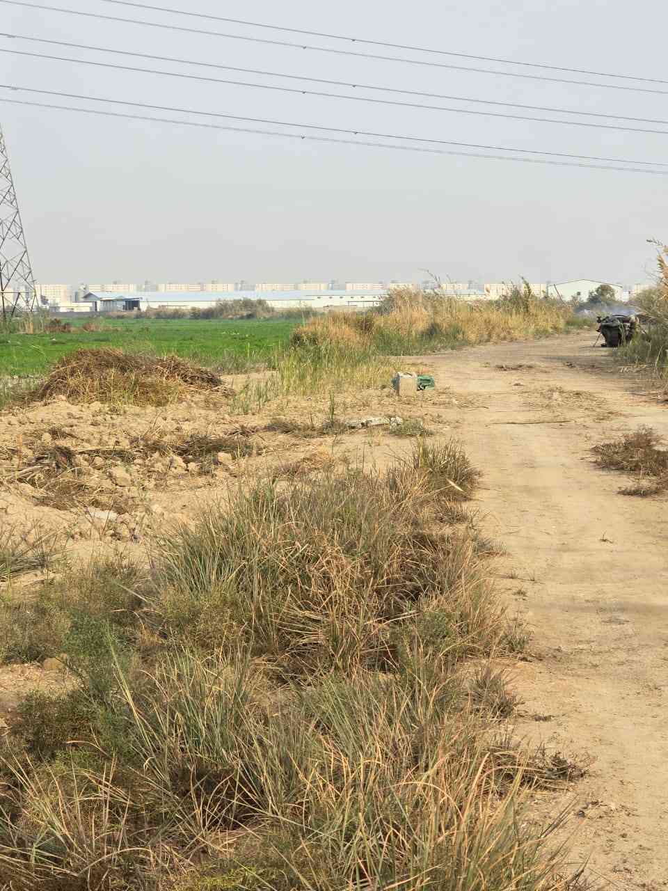 السلام عليكم ورحمة الله وبركاته
قطعه أرض المساحه 2 دونمين للبيع الوجه 48  شارعها 15 متر. مقابل بسمايه سند 25 تحويل. قرب دائرة المجاري
المكان بغداد المدائن منطقه الجعاره الاستفسار اتصل ***********. ***********  ابو عيسى
