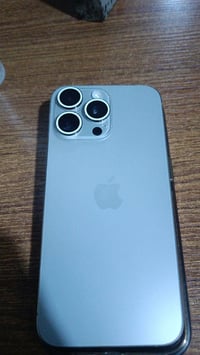 15 برو ماكس بطارية 100% لون التيتانيوم المميز الجهاز مكفول من كلشي مع ...