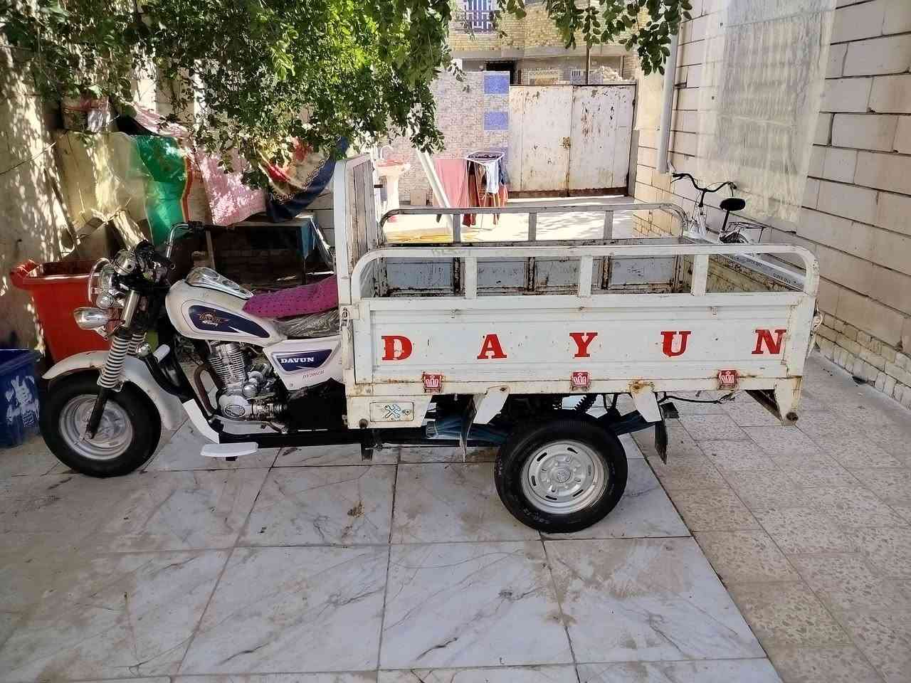 السلام عليكم ستوته للبيع مديل 19 اوراق اصولي محرك جديد كهربائيات كله شغاله تايرات  جدد جاهزه من كلشي ترايك وين ماجان السعر مليون و 350 مكاني شطره وهذه رقمي ***********
