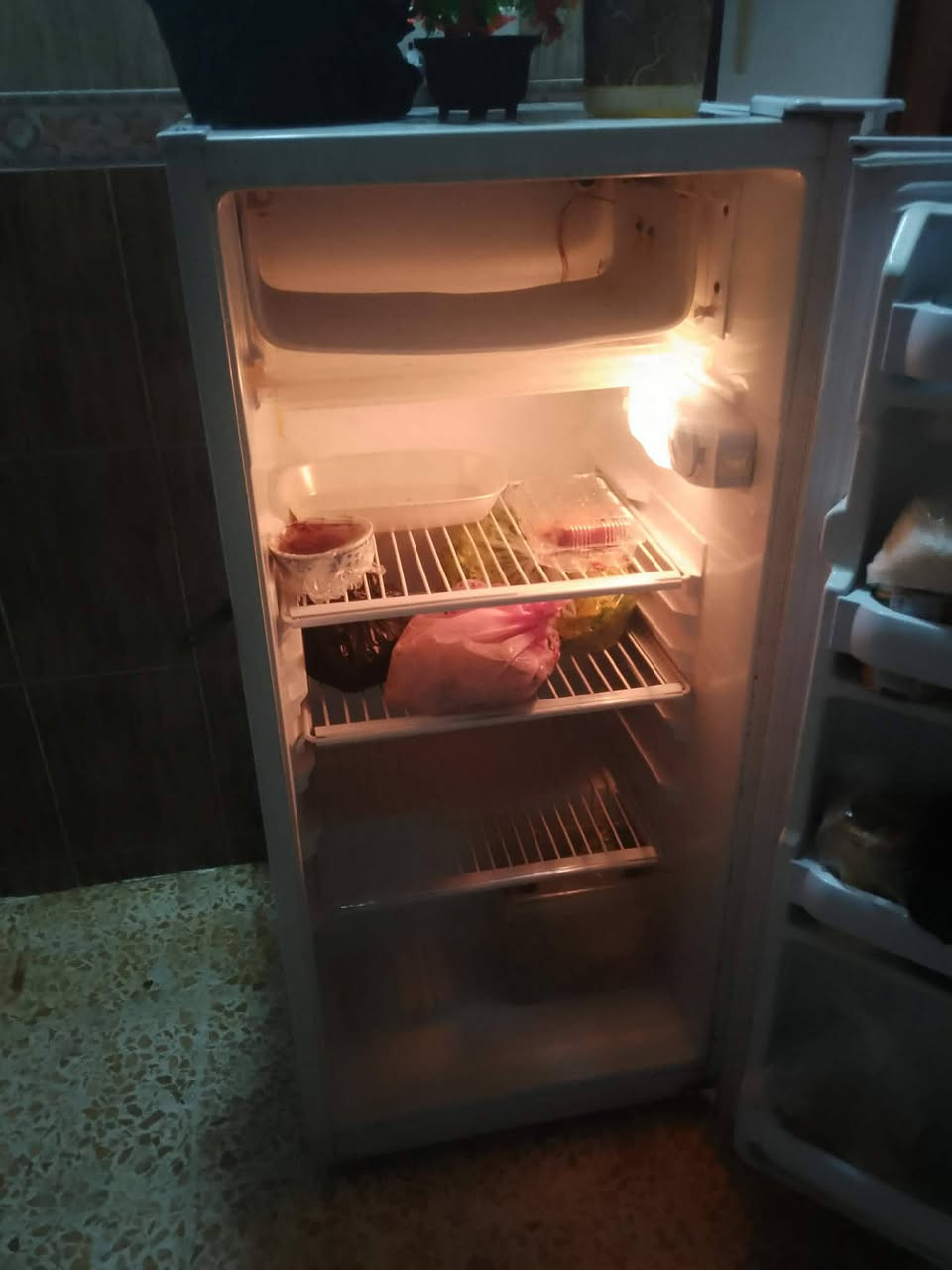 ثلاجات الكبيرة بخاخ ب150
والصغيرة تجميد ب125
الاسعار بيها مجال 
مكانها هيت /الزهور الأولى
@الجميع


**إذا كنت صاحب هذا الإعلان وتريد حذفه لأي سبب، رجاءا أرسل رسالة إلى الدعم الفني**