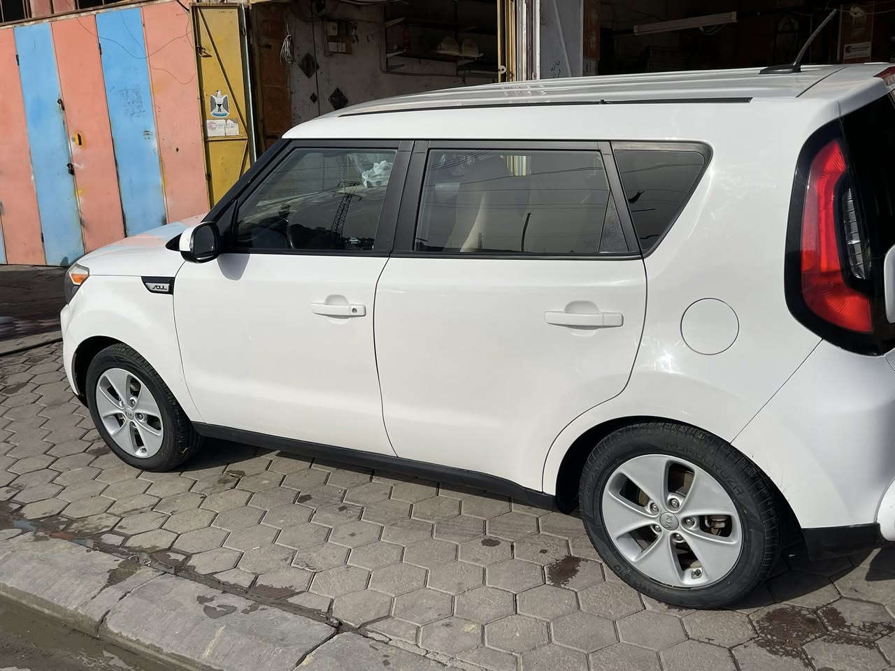 السلام عليكم ورحمة الله وبركاته 
للبيع  كيا صول موديل 2016 وارد أمريكي  مكينة1600صور الحادث موجوده بل منشور مع السونار 
السياره جاهزة من كلشي خير من الله بيها رشات صبغ  مكفولة من الكلبة أو التجية 
الشراي يتصل ع الرقم *********** غير متواجد ع الفيس
