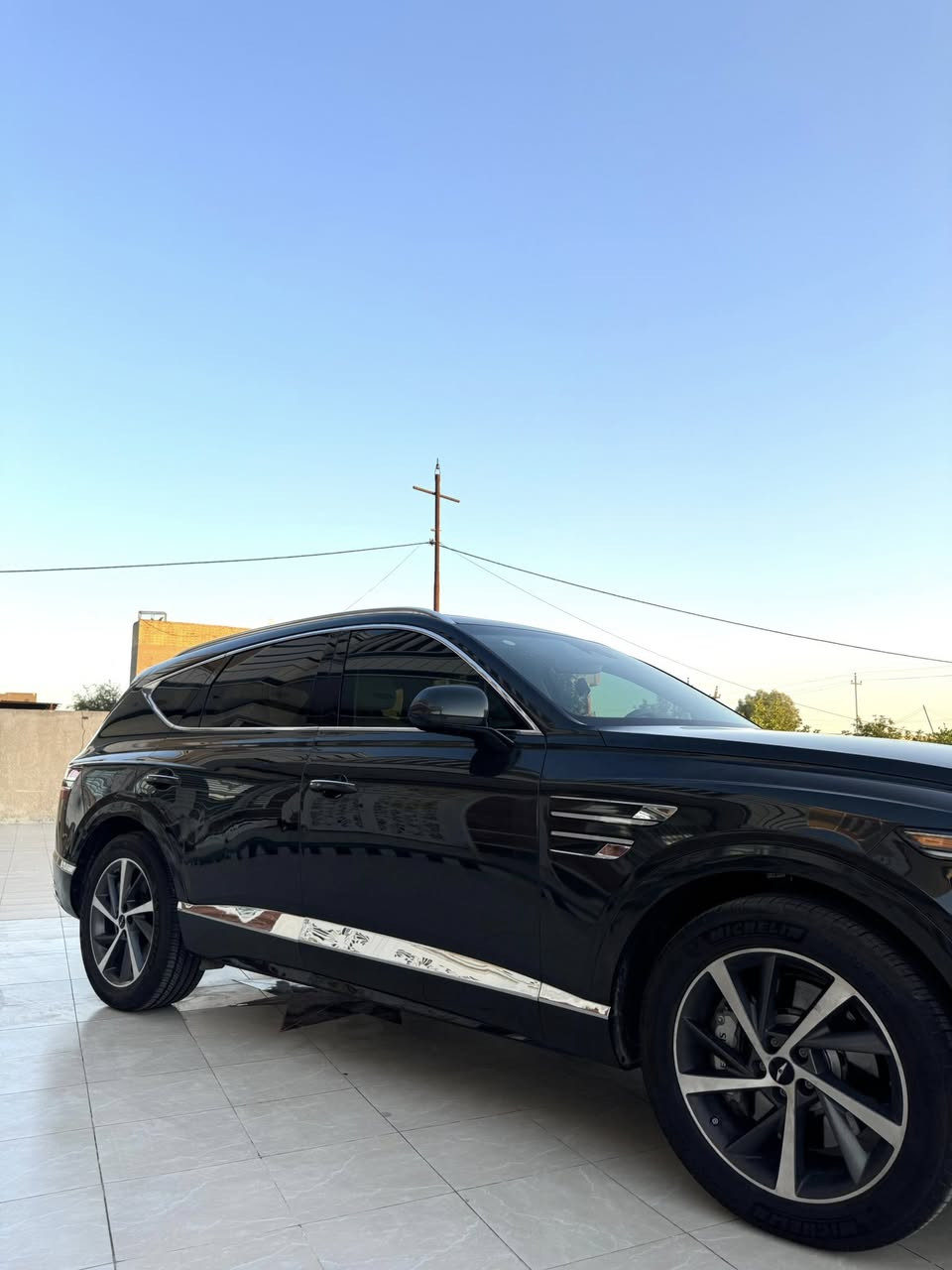 Genesis GV80 Sport Select 2025
بمواصفات مميزة وتصميم فاخر يجمع بين الأداء والراحة والتقنيات الحديثة.
الموديل: 2025
اللون: زيتوني غامق
المحرك: 2.5 لتر تيربو (4 سلندر
ناقل الحركة: أوتوماتيك 8 سرعات  ، 5 مودات قياده
نظام الدفع: رباعي AWD
شاشة OLED بانورامية 27 بوصة
كشنات جلد مثقبة بلون أوف وايت وداخل السياره زيتوني
إضاءة داخلية محيطية فاخرة
مثبت سرعة ذكي
نظام المحافظة على المسار
كاميرا خلفية مع حساسات
شاحن لاسلكي للهواتف
الگير ماوس
تشغيل عن بعد
عدادات رقمية كاملة
نظام ترفيه ومعلومات متطور
ضربته السياره بارد وصبغ للشخوط  في الباب الخلفي الجهه اليمنى كما موضح في الصوره
طاگ الايرباكات الجانبيه والكشنات فقط
ايرباك الدشبول بحاله سليمه .
الممشى: 10254 ml
السعر : 39.500 بيه مجال بسيط .
للاستفسار :  ***********
