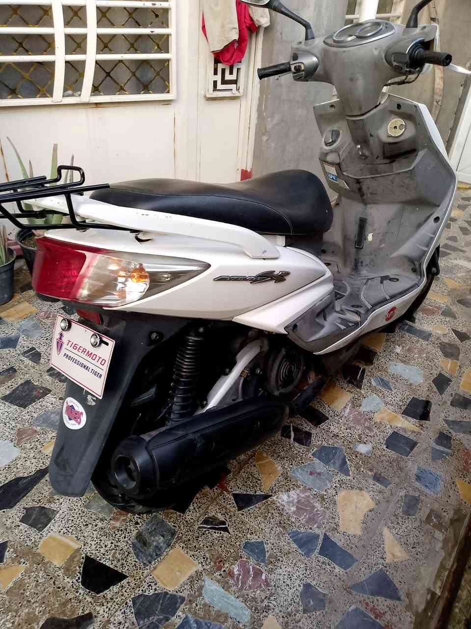 سكنس فحل. نوزل. خطين. ياباني 
ستان. حساس شغالة. كل نقص. مابيها 
جيب. الف. فيتر برغي. ممفتوح. بيها 
السعر. 1100. بيها. مجال. فقط منفيس


**إذا كنت صاحب هذا الإعلان وتريد حذفه لأي سبب، رجاءا أرسل رسالة إلى الدعم الفني**