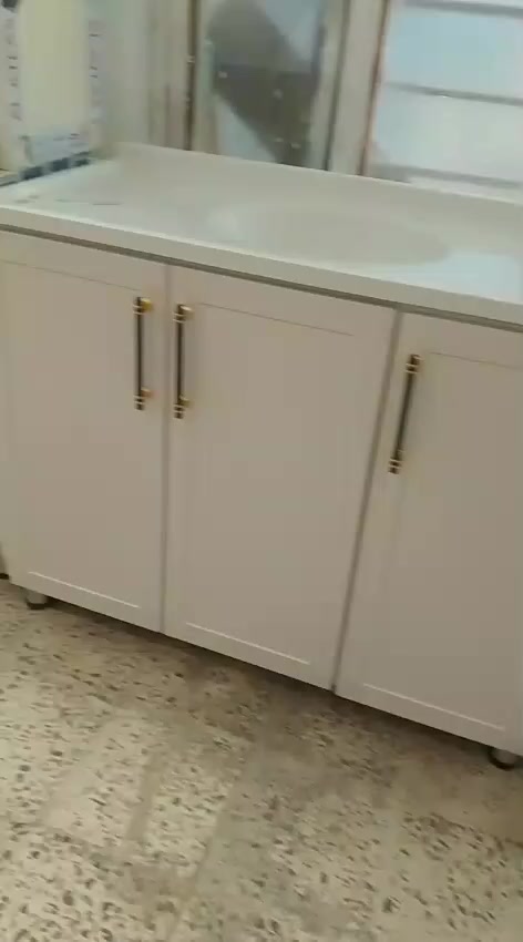 كاونتر المنيوم 
هيكل المنيوم والأبواب اج دي اف قياس مترين مع سنك متر وربع كله مرمر السعر ٨٠٠ مكان السيدية اتصال *********** بي واتساب
