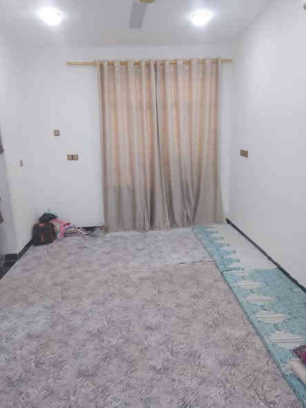 بيت حديث بمساحة 50متر طابقين سند 25 اقرار محكمه مباشر بأسم المشتري يحتوي ع غرفتين نوم مع صاله واستقبال ومطبخ ومجاميع صحيه عدد 2/ يبعد عن طريق الزائرين 20متر / خدمات كامله 
العنوان كربلاء  قرب مدينة الزائرين. مقابل جامعة كربلاء فريحه بسعر 70 للاستفسار ***********
