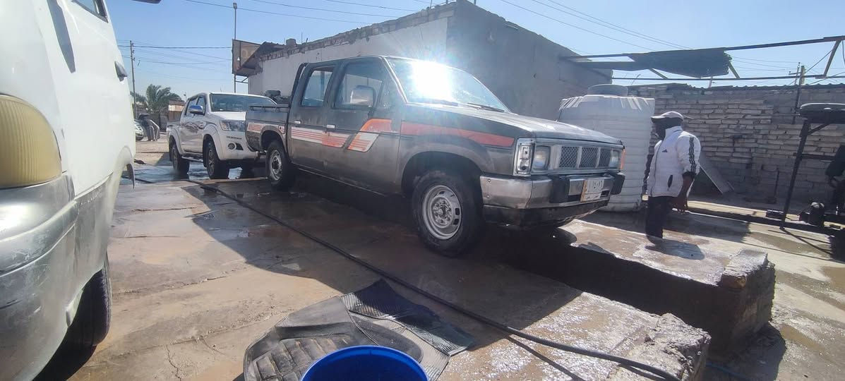 سلام عليكم نيسان 89 رقم مثنى شرط تحويل السنويه صاقطه صارله 3تشهر  كير ومحرك وشاصي لشرط سياره بلاديه جاهزه من كلشي  بيه بخار قليل بدون تنقيص  سعر 38 وبيه مجال 
***********
