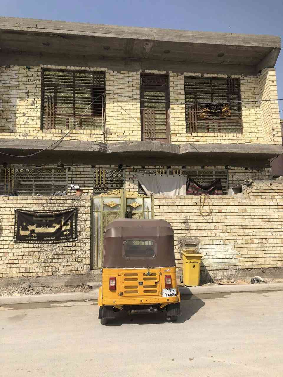 دار اللبيع مساحه 81متر مربع 
الظباط الثانيه شارع الحشد خدمات كامله 
الاستفسار  هـ ***********
