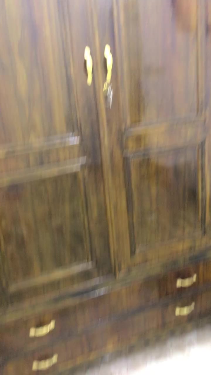 السلام عليكم
كنتور 5 ابواب طابقين نجارة درجة شغل ممتاز 
لون دا يختلف بسبب التصوير لونة ب الحقيقة احلى 
كربلاء العطيشي


**إذا كنت صاحب هذا الإعلان وتريد حذفه لأي سبب، رجاءا أرسل رسالة إلى الدعم الفني**