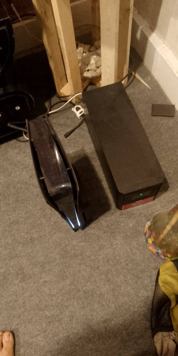 بلي فايف سلم للبيع مع ملحقاته كامله كارتونه جوستك عدد واحد وبي ٦ لعبات مع شتراك بلاص و يوبي اس ب٨٠٠ وبي مجال ٧٥٠ هذ رقمي *********** مكاني بابل أو مراوس ب ايفون ١٦ أو ١٤ برو ماكس
