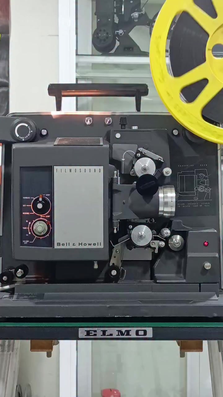 عارضة سينمائية ١٦ملم أمريكي للبيع سعر 200 ألف
للتواصل *********** يوجد توصيل للمحافظات.
