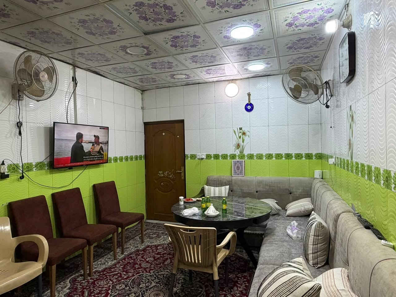 🏠 / دار للبيع مساحه ٣٠٠ م طابو صرف 

             واجهه ١٥ م / نزال ٢٠ م 

🧱 بناء قديم لكن نظيف جدآ ( ترميم جديد )

الطابق الاول / مطبخ . أستقبال . هول . كلدور . غرفه . مجمع صحيات . كراج . حديقه

الطابق الثاني / ٣ غرف . هول . مجمع صحيات 
            ( الطابق الثاني بناء حديث )

🌏 الموقع / المحاربين قرب مدرسة الجواهري 

للأستفسار أكثر مراجعة مكتب 
#عقارات_أراضي_بابل_الخضراء للمقاولات العامه والتصاميم الهندسية 
شارع ٦٠ .. عمود ٣٠٠ .. مقابل أستدارة علي بقلي 
الشيخ حازم 
وسام محمد 
أبو حيدر / ***********
