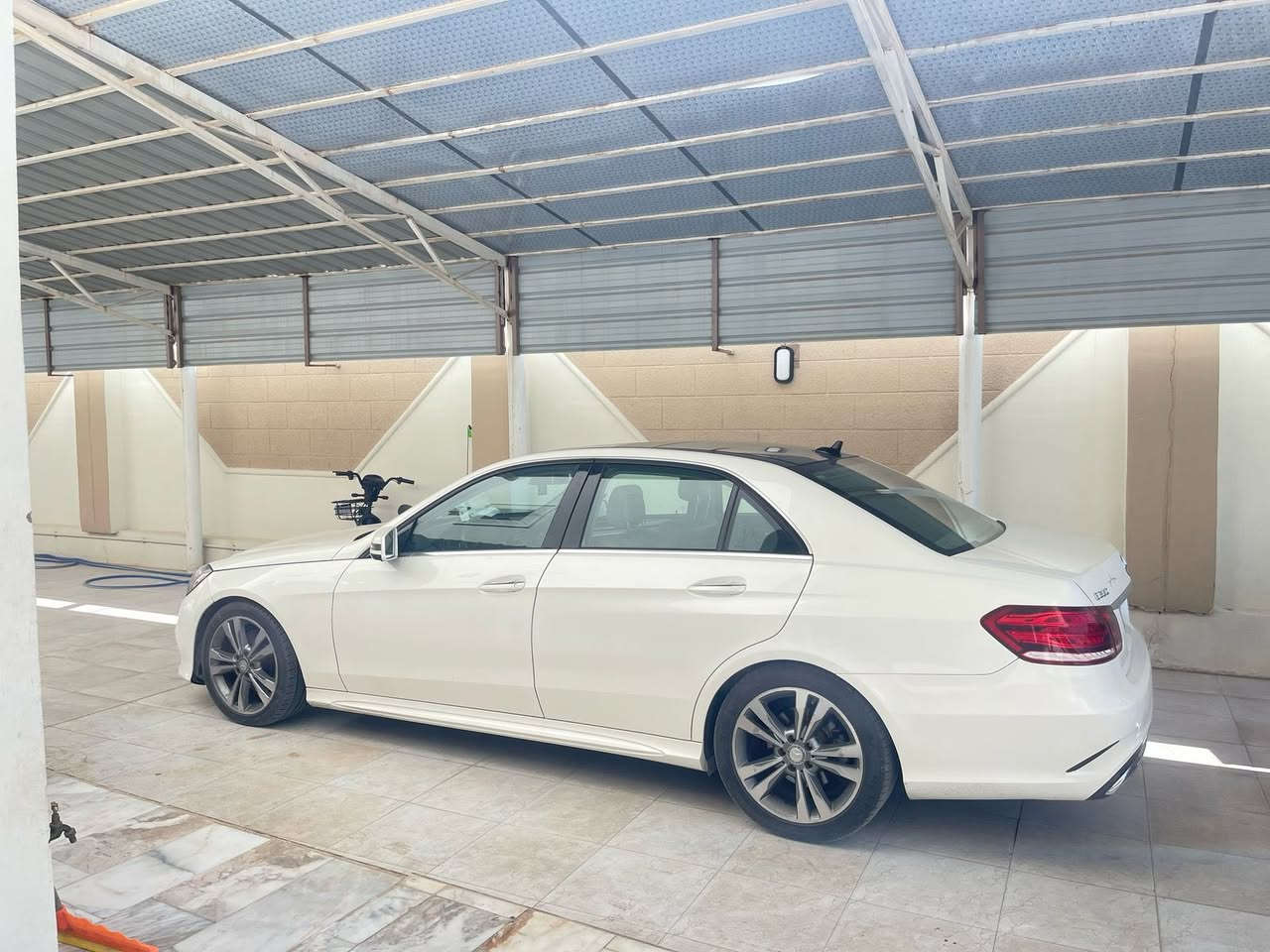 للبيع E350 فور متك وارد أمريكي كلين 
مكينه 6سلندر 
للاستفسار ***********
السعر 180
