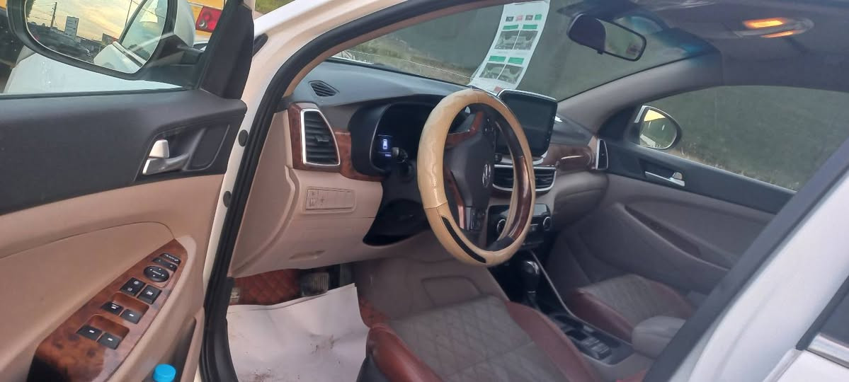 توسان 2020 خليجي
السعر 196 
رقم بغداد بأسمي 
ماشية 106 قابل للزياردة
تحويل ثاني يوم 
بيها بارد فقط 

السونار ع واتساب 
***********
