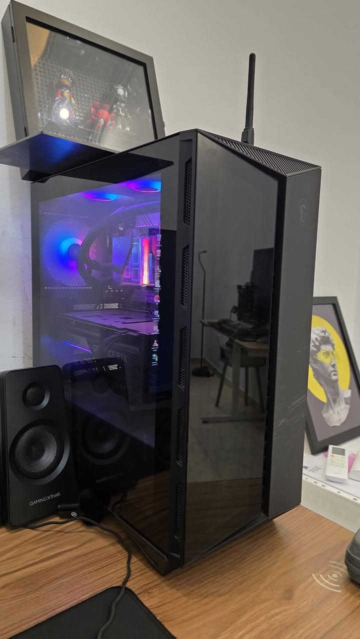 للبيع
كوراي   5 جيل 12  
RTX3060TI 8GB
رام 16 
M.2 500GB
HDD 1T
SSD 240GB
SSD 128 GB 
شاشة سامسونج قياس 24  1080 
سستم صوت 6 سماعات 
UPC اون لاين يشغلها نص ساعة
***********
