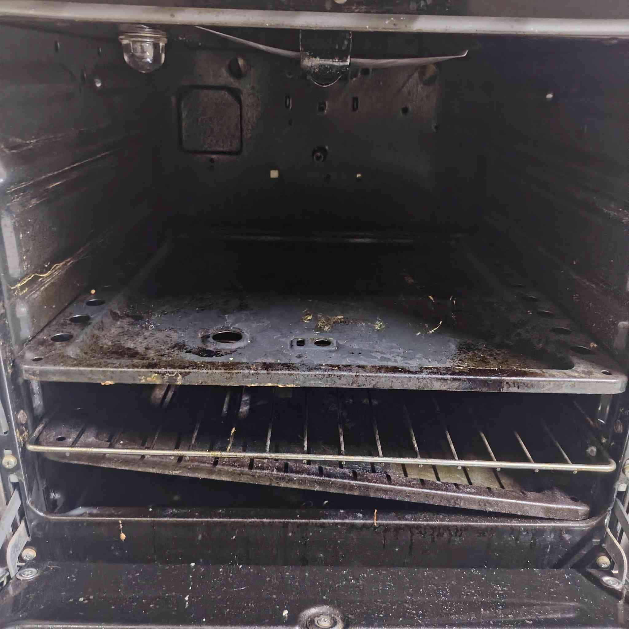 السلام عليكم ثلاجه 12 قدم ثلج ع فحص مع طباخ اربع عيون وفرن كلهن شغالات ونضيف مع غساله حوضين شغاله ونضيفه كلهن ب 250 مكاني بغداد الدورة ابو دشير للاتصال ***********
