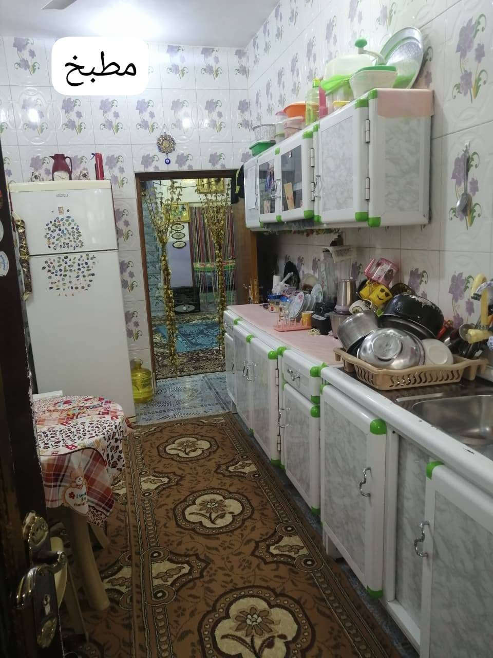 سلام عليكم يتوفر بيت للبيع بحي العسكري قرب افران مهدي  المساحه 120متر يتكون من صاله واستقبال وغرف 2وصحيات خارجيه ومناور داخليه الاستفسار ***********
