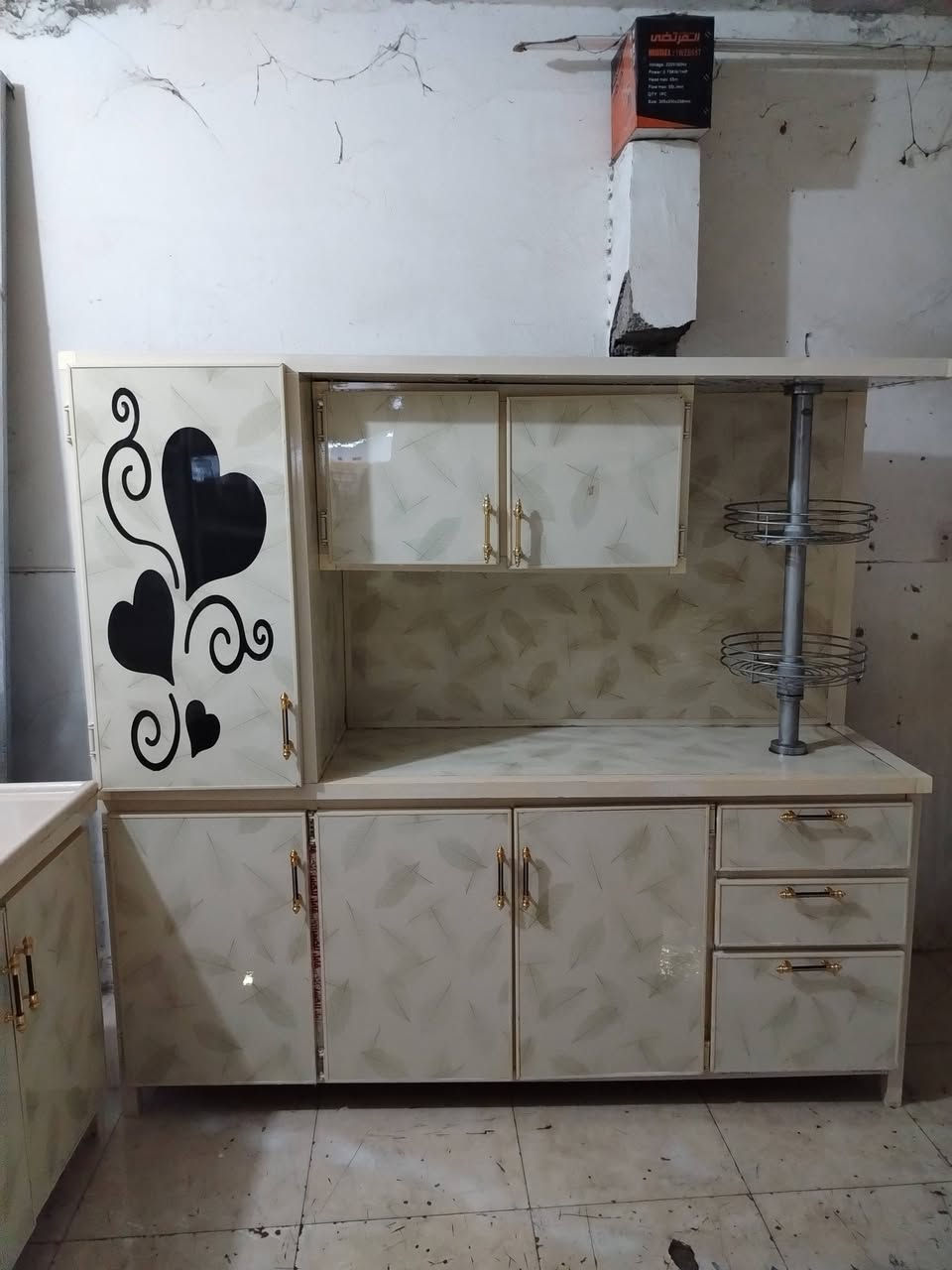 للبيع كونتر ارضى ابو بوفيه مترين شغل ابو سله  سنك ١٣٠سم كرانيت سعر ٣٠٠ بي مجال *********** اسيا *********** مكان موصل
