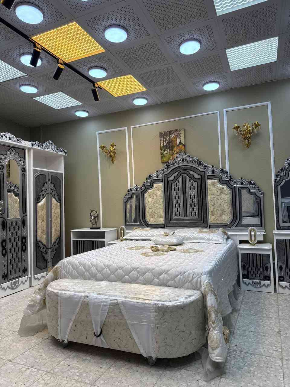 ✨ غرف نوم عراقية فاخرة بأجمل التصاميم وأفضل الأسعار ✨
***********
***********
***********

🔹 نجارة عراقية متقنة بجودة عالية وتشطيبات راقية.
🔹 أكثر من 50 موديل مختلف يناسب جميع الأذواق.
🔹 توصيل إلى بغداد وجميع المحافظات بأجور مناسبة.
🔹 سرعة في الإنجاز وخدمة مميزة حتى باب البيت.

📌 مكونات الغرفة:
✔️ كنتور
✔️ ميز مرآة
✔️ ميز بلازما
✔️ زاوية كنتورية
✔️ سرير
✔️ تاج الجرباية
✔️ ناصي الجرباية
✔️ قواعد الجرباية
✔️ كومدين عدد (2)

⭐ الإضافات:
▪️ شازلون مقعد: 50 ألف دينار
▪️ شازلون مخزن: 75 ألف دينار
▪️ دواشك طبية درجة أولى بضمان استبدال 5 سنوات:
150 ألف دينار / 

💰 أسعار غرف النوم تبدأ من:
1,000,000 دينار إلى 1,250,000 دينار فقط

🛏️ كما يتوفر لدينا موديلات طابقين بأسعار تبدأ من:
1,800,000 دينار فما فوق

🎨 أعمال صبغ  من أجود الخامات وبأسعار متنوعة تناسب الجميع.

🚚 ويانه طلبك يوصل لباب البيت بأسرع وقت!

📞 للحجز والاستفسار:
*********** 
***********
***********

📩 يرجى إرسال صورة الموديل المطلوب عبر الصفحة أو التواصل مباشرة، وسنكون بخدمتكم.
