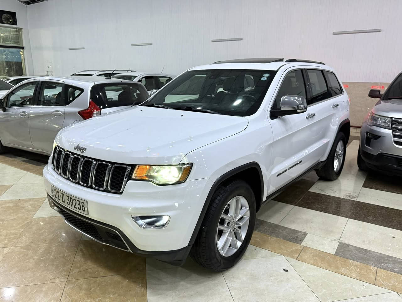 جيب لاريدو موديل 2017سيارة كلين تايتل  مكفول دعامى ل دعامى بشرت بدون صبوغ بدون تحديل مواسةفات Limited  فول فول سيارة جديد ماشى 90  رقم سنويية كل جديد مكان اربيل 
***********
