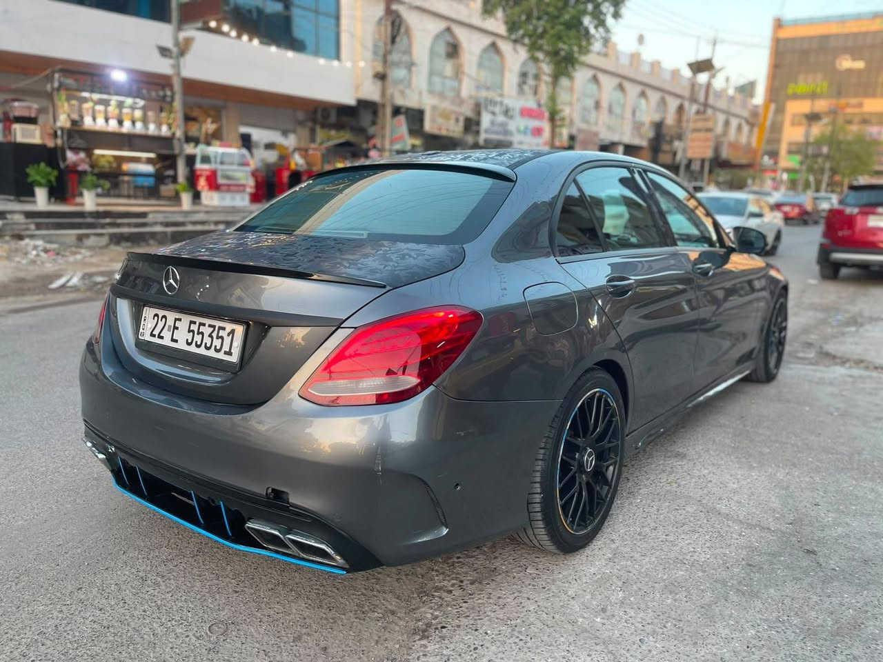سلام عليكم مارسدس C300 موديل 2017 لون رصاصي فيلي
فول عدا الفتحه
تحديث AMG اصلي 
رقم اربيل انكليزي بسمي تحويل ثاني يوم 
السياره بيه صبغ 3 قطع فقط وارد امريكي 
مكان السياره بغداد البنوك شارع الكنيسه 
السعر 18500  يعني ( 185 ورقه ) وبيه مجال بسيط 
الاتصال ***********
***********

