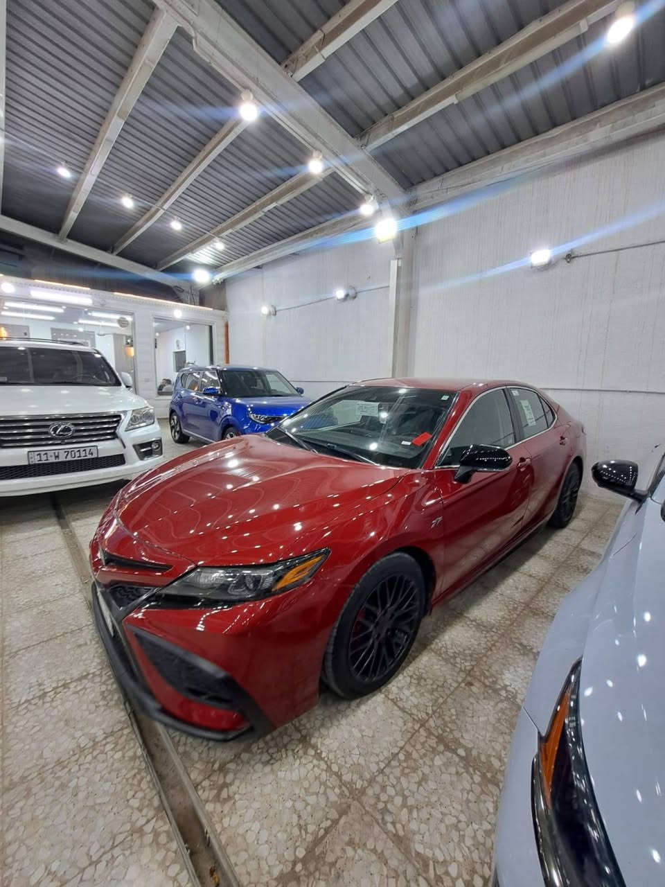 السلام عليكم ورحمة الله وبركاته
تويوتا كامري2022SE بانزين 
 
رقم بغداد تحويل. ثاني يوم 
موصفات SE 
مواصفات السيارة 
_رادار امامي 
_رادار بالمري 
_كشنات جلد لون مميز 
_كشن كهرب 
_ثلاث وضعيات قيادة 
_علامات بلاك اديشن 
_كروز سرعة 
_مثبت مسار 
كامره امامي كامره خلفيه 
وباقي مواصفات الكامري المعروفة 
رقم شاصي صور حادث مو جود وبيه قطتعين كلير من امريكا 
 كير ومحرك بشرط  مكفولات
حداديه تبريد كله شرط ماشيه 52 رقم بغداد حره السعر ١٨٥ بيه مجال بسيط


**إذا كنت صاحب هذا الإعلان وتريد حذفه لأي سبب، رجاءا أرسل رسالة إلى الدعم الفني**