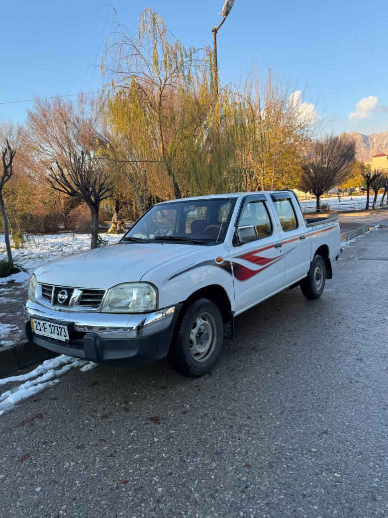 نیسان 2007
ناو سور
بێ بۆیاغ
جێجێ شوێنی تاحدیلی هەیە
مەکینەی نەکراوەتەوە
گێر و مەکینە بەشەرت
چوار تایەی نوێی لەسەرە
240هەزار رۆیشتوە 
سەنەوی تا 2030 نوێیە بە ناو خۆمە سەیارەکە هی ماڵە هی مەحزەر نیە
*********** رانية, السليمانية
